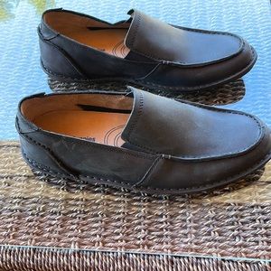 Men’s Hush Puppies size 10W black leather shoe